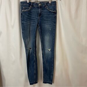 Zara skinny jeans distressed, size 6